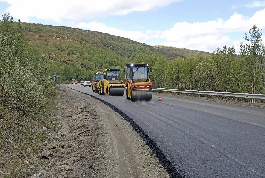 A section of the Mishukovo-Snezhnogorsk highway is being repaired in the Murmansk region